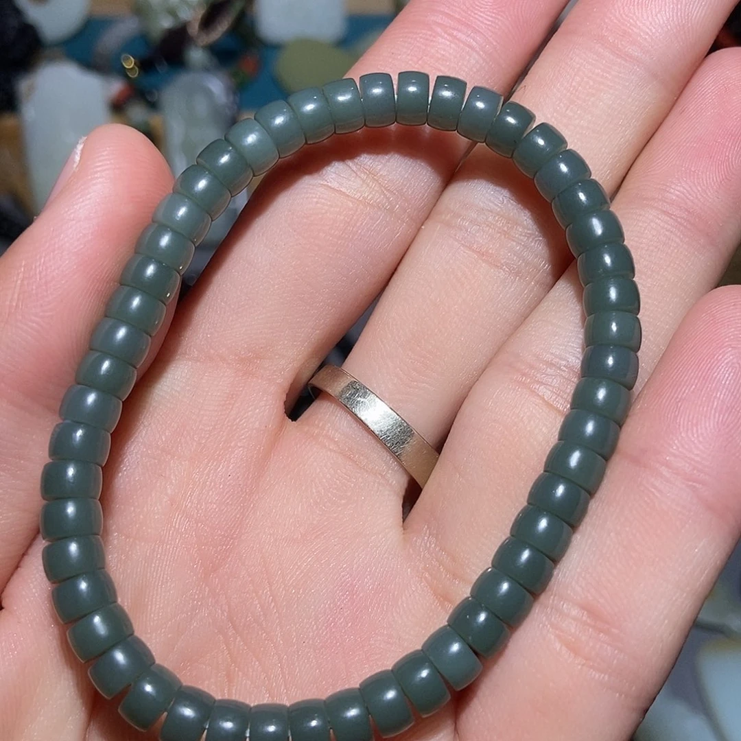 墨***问和田玉未镶嵌颈饰