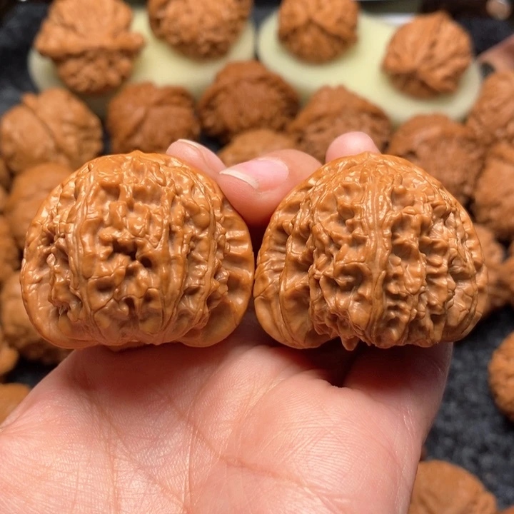 文玩核桃把件精品大球白40