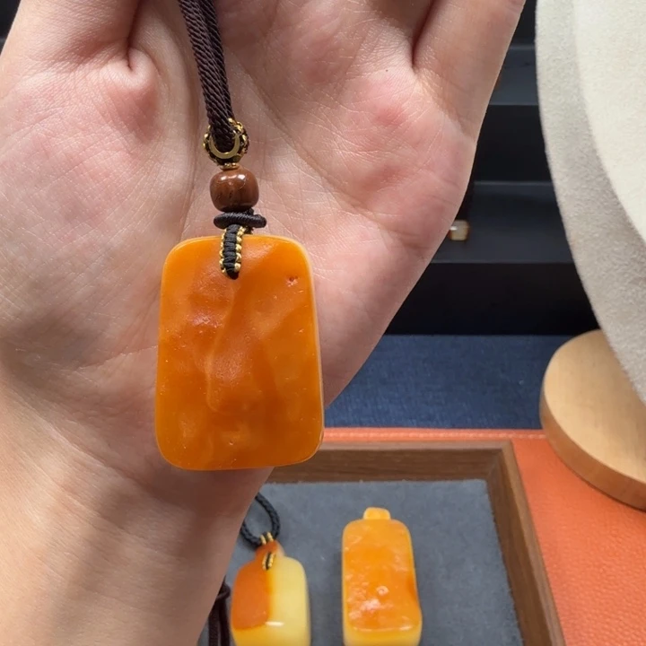 蜜蜡未镶嵌吊坠(赠链)