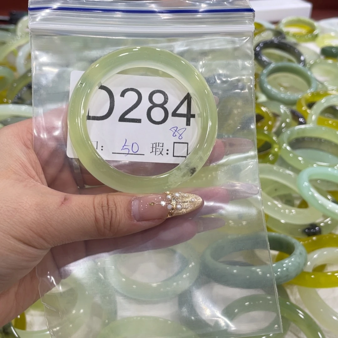 傲****蛇纹石玉未镶嵌手镯