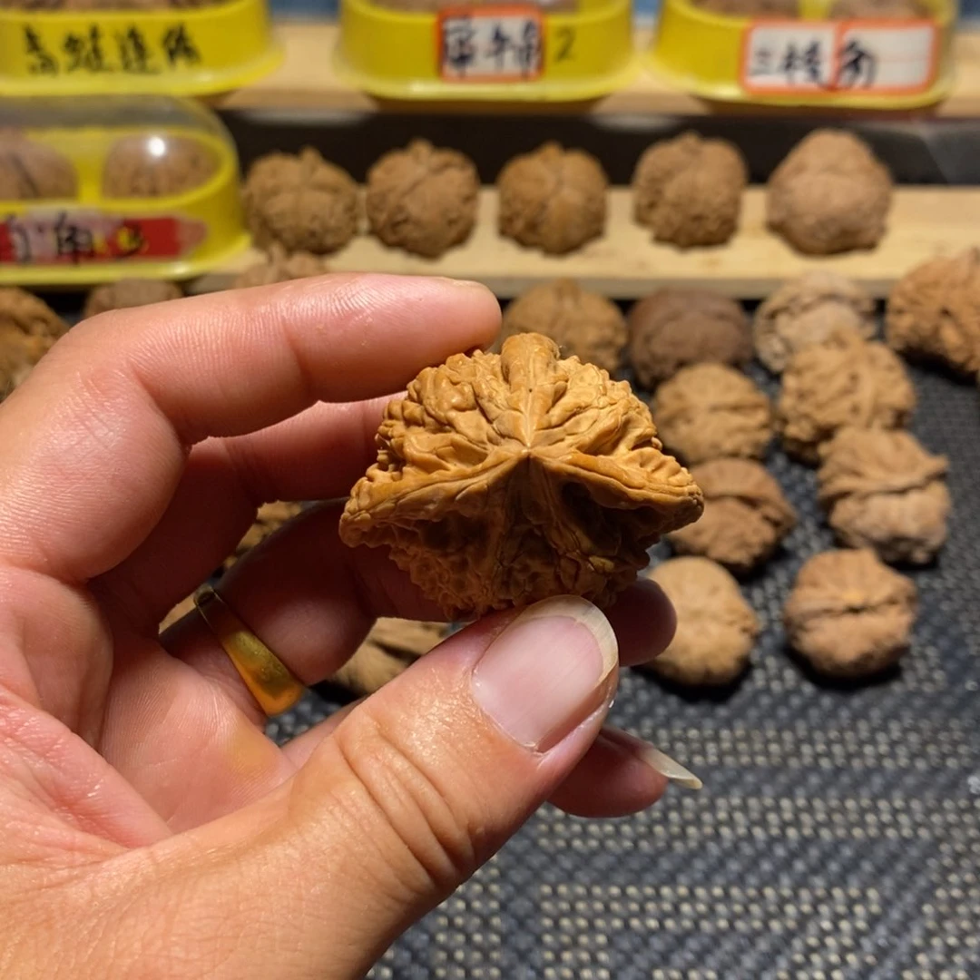 中***n文玩核桃吊坠异形