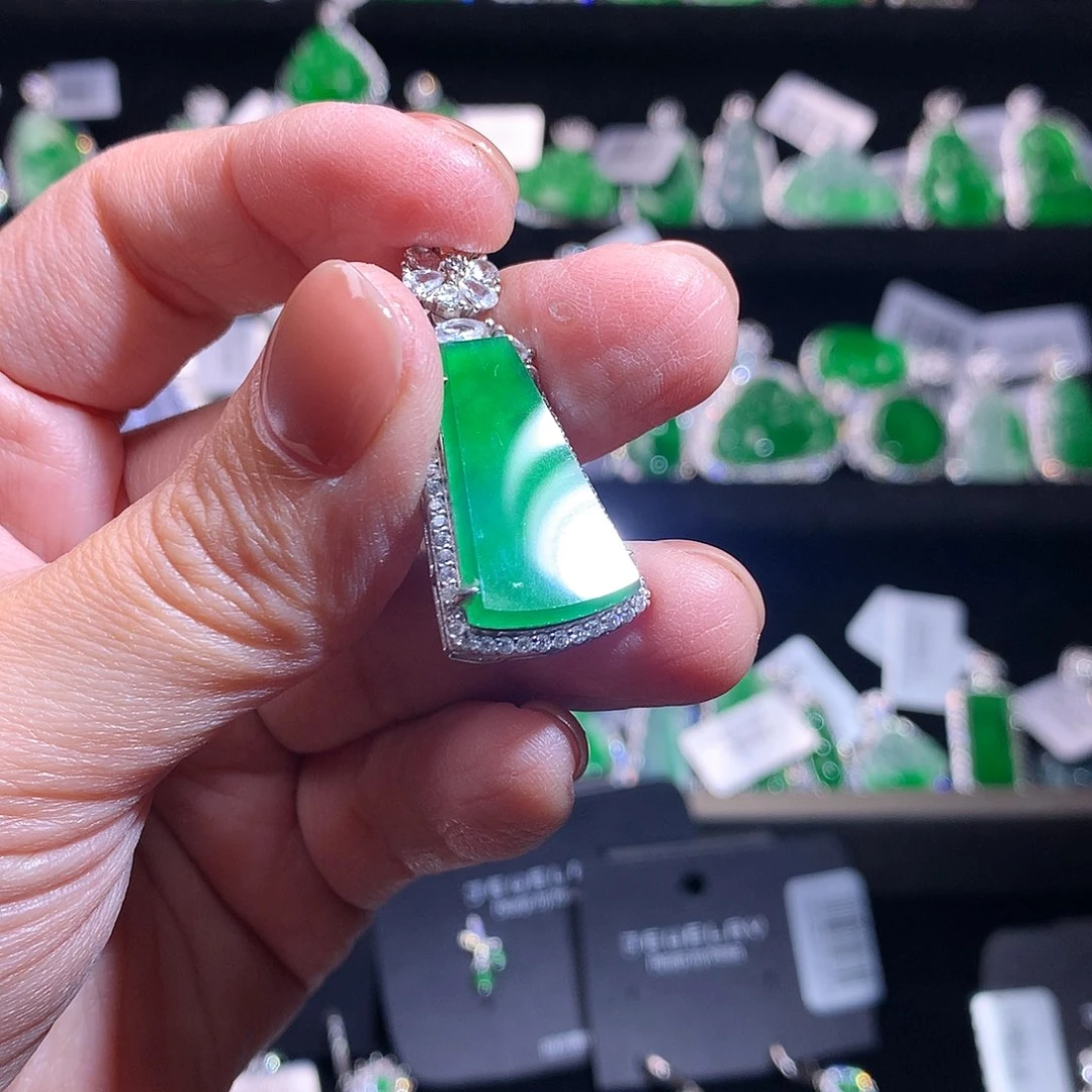 【闪购商品】颈饰银S925镶嵌翡翠