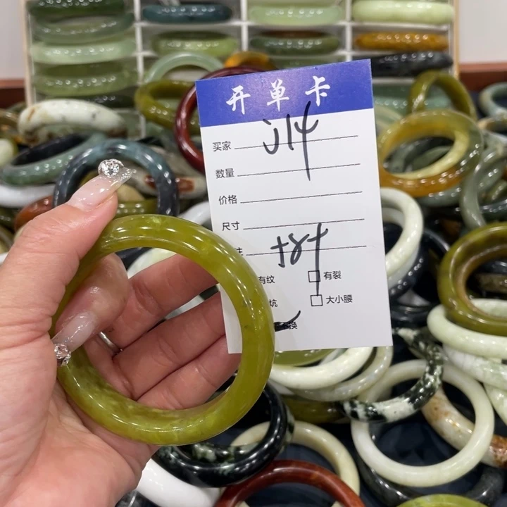 蛇纹石玉未镶嵌手镯