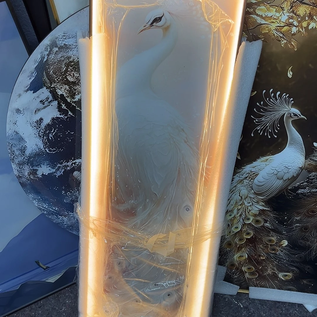 爱****竖款30*80孔雀带灯挂画