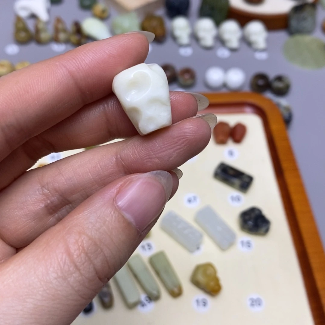 蛇纹石玉配饰合金吉**柳