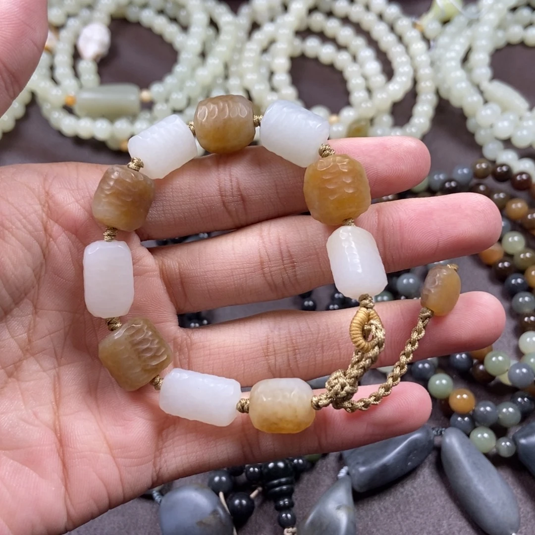 和田玉未镶嵌把件