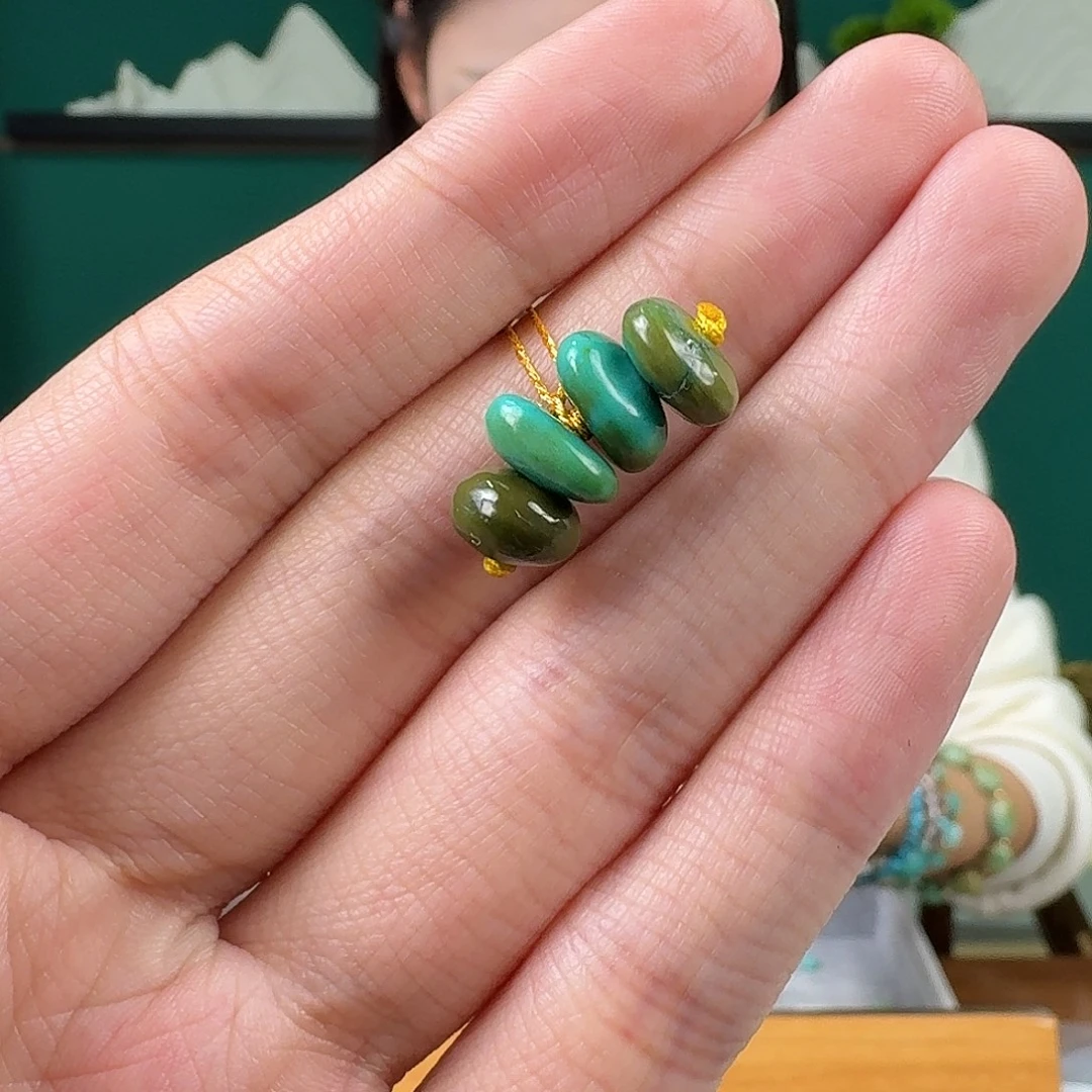 尼***倪绿松石未镶嵌珠宝奇石