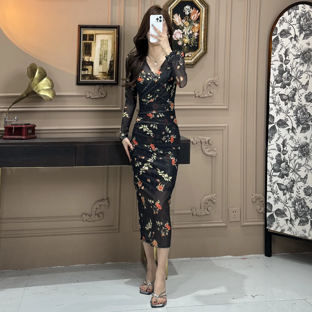 气质女人味轻奢V领长袖暗夜玫瑰显瘦包身时尚百搭网纱连衣裙长裙