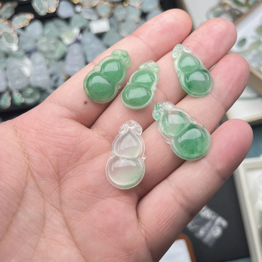 天然A货非洲翠阳绿飘花葫芦吊坠工厂直销只为爆单买一送一