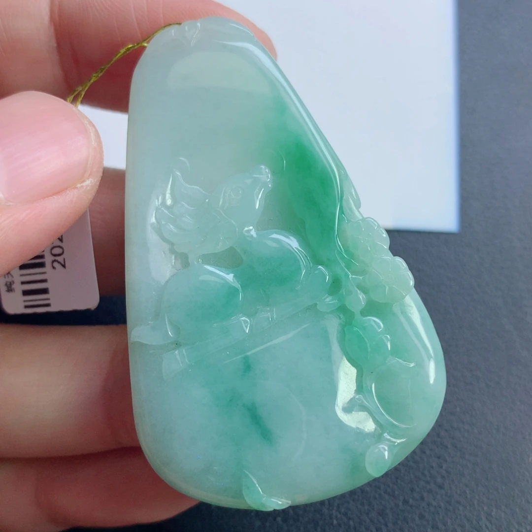颈饰未镶嵌翡翠鹿