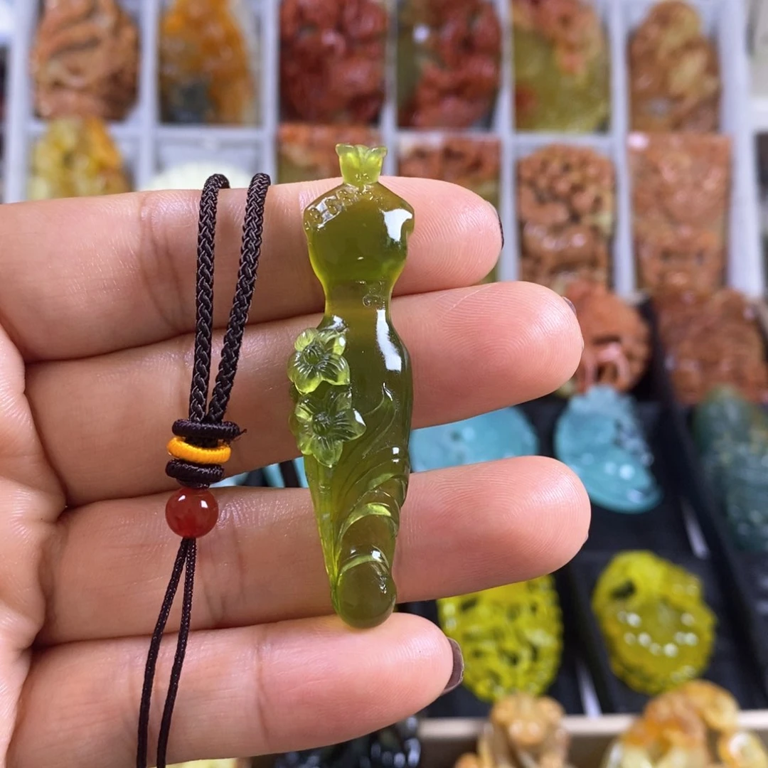 合金蛇纹石玉颈饰演*涛