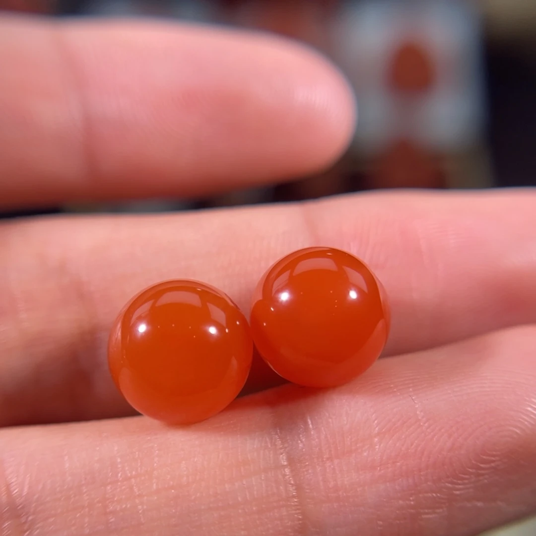 南红玛瑙未镶嵌圆珠一对9.5