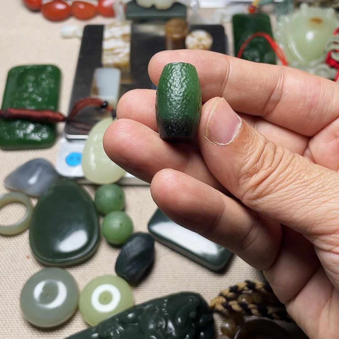 小***槑和田玉（糖玉）未镶嵌颈饰