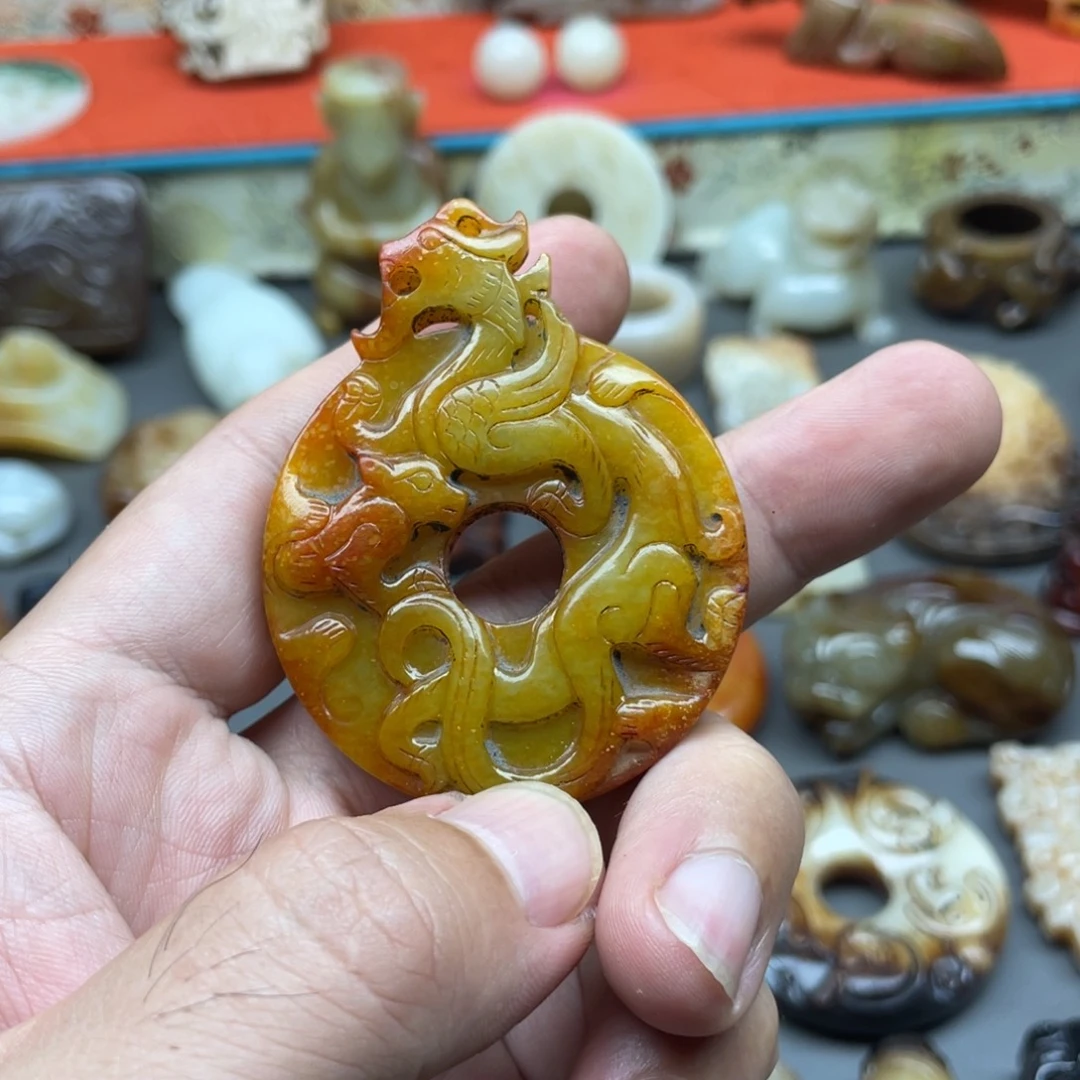 L***Q颈饰未镶嵌和田玉