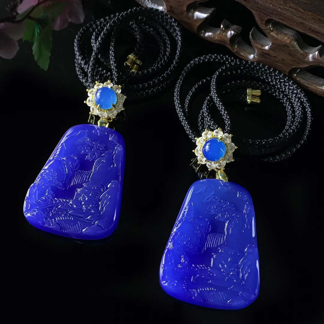 S8377高50左右-天空之蓝玛瑙蓝山水牌-配扣头绳多样性发其一