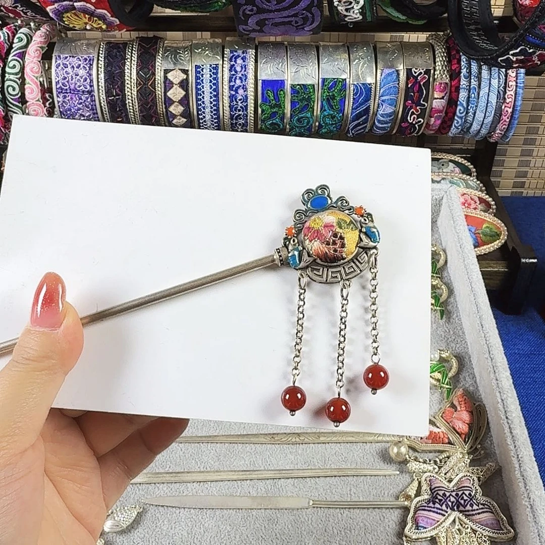 传承非遗刺绣饰品04