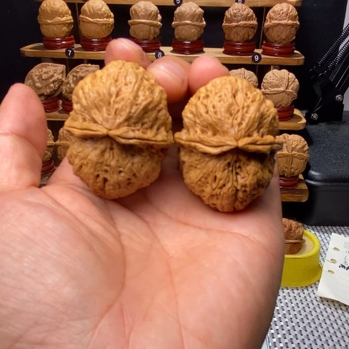 文玩核桃把件福虎元宝44