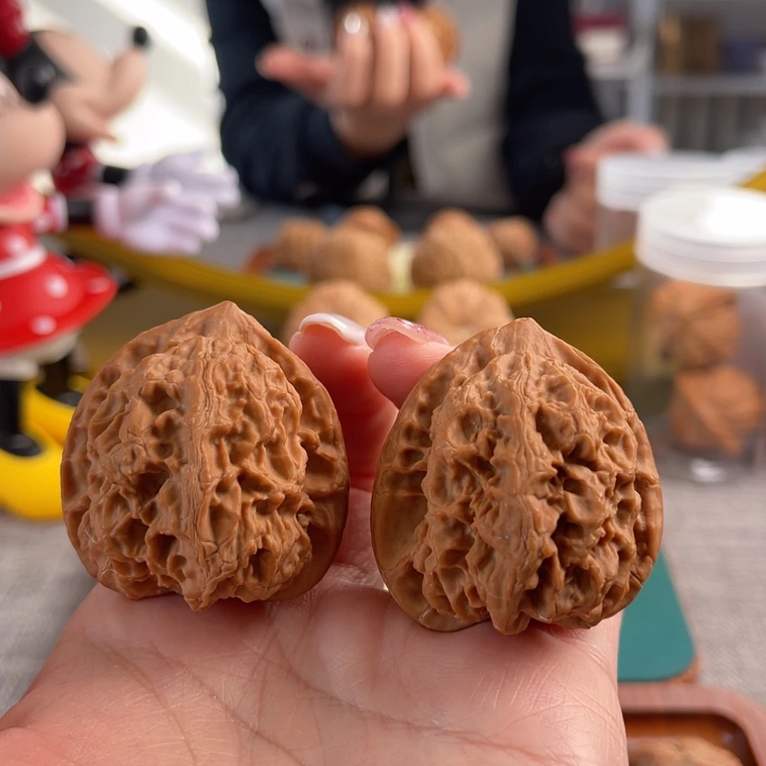 文玩核桃吊坠41全品梨木台 克重48