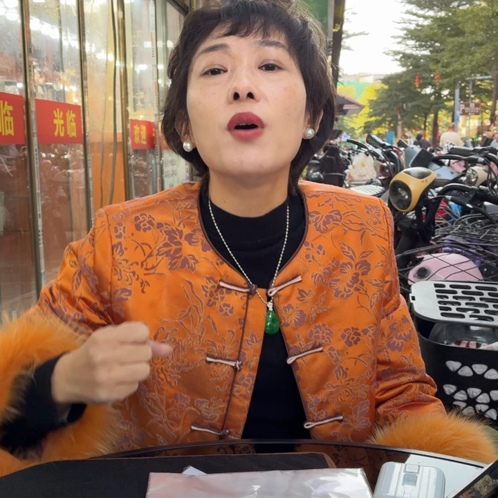 J***a翡翠未镶嵌手镯意向金