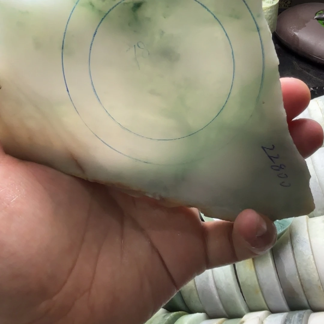 布***店定制翡翠未镶嵌翡翠手镯定制