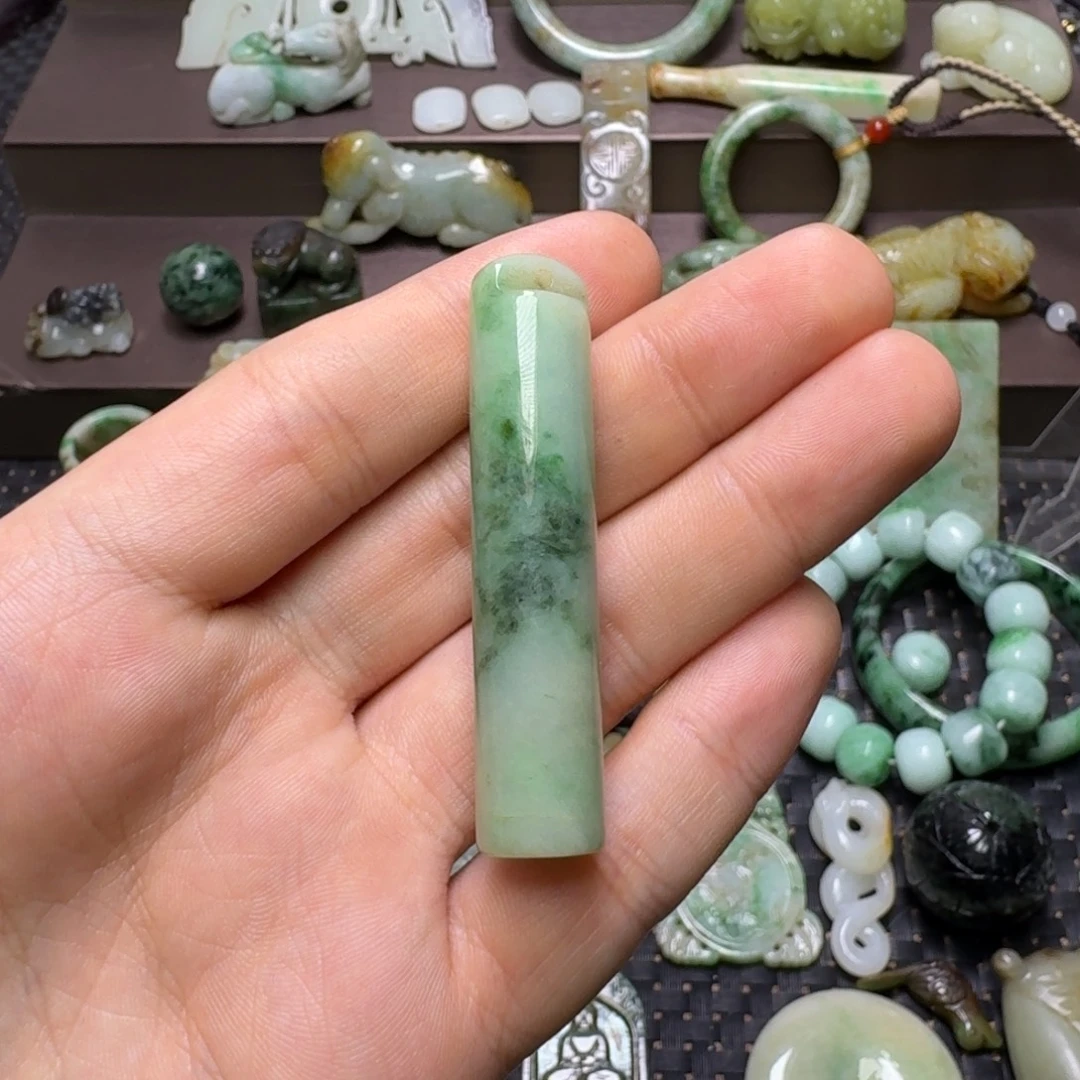 蔚***蓝翡翠未镶嵌颈饰翡翠颈饰未镶嵌