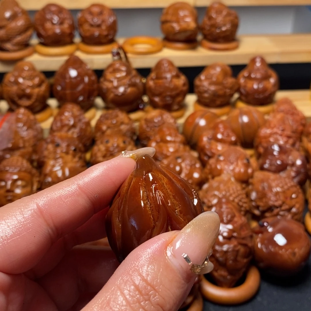 【闪购商品】橄榄核把件马*云纯手工四面