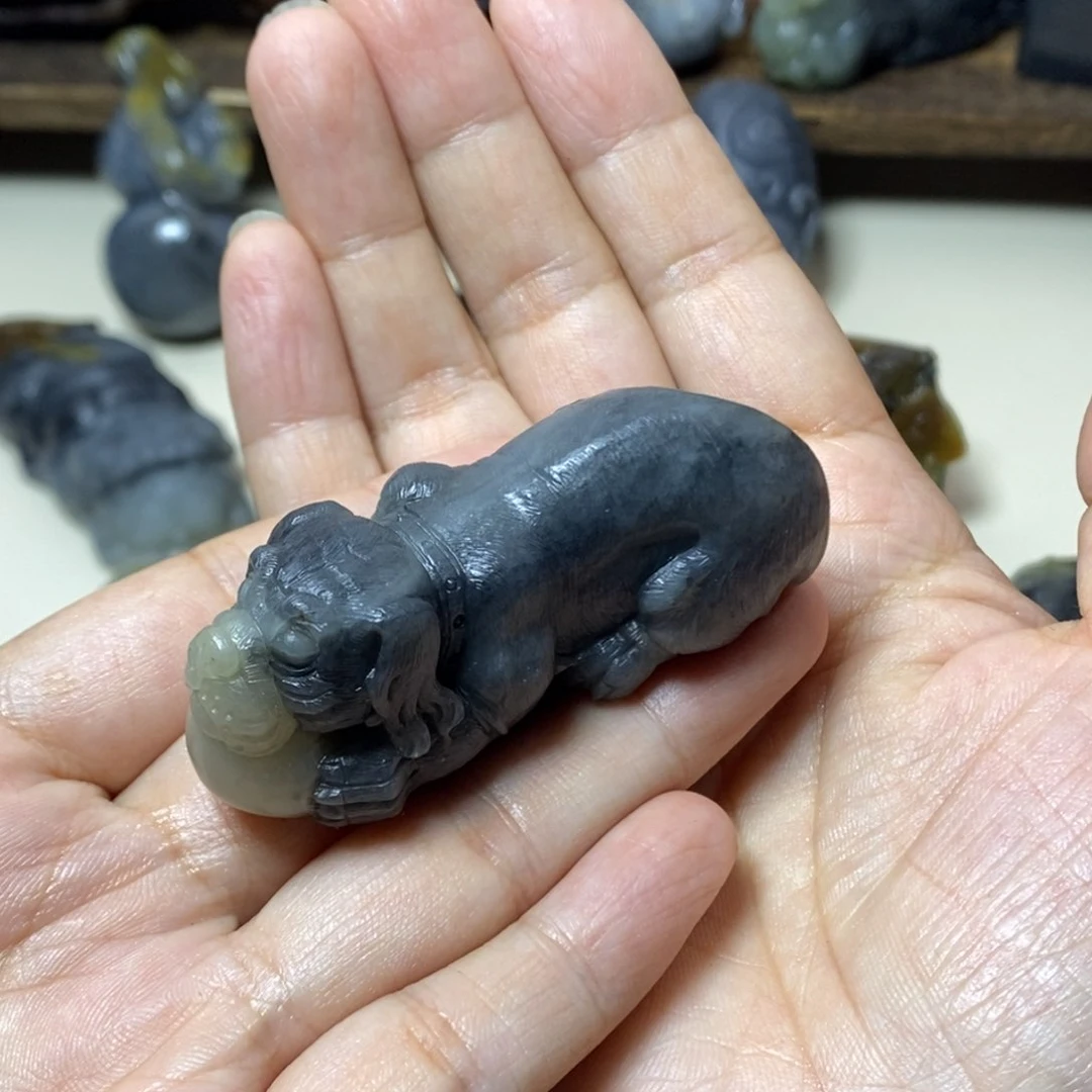 和田玉未镶嵌颈饰皮****?