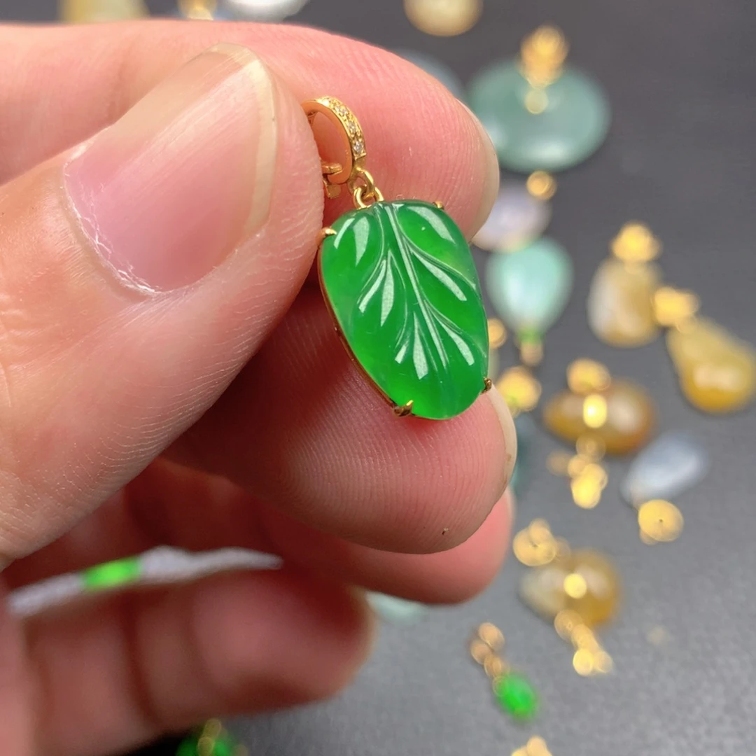 【闪购商品】颈饰18K金镶嵌翡翠c翡翠