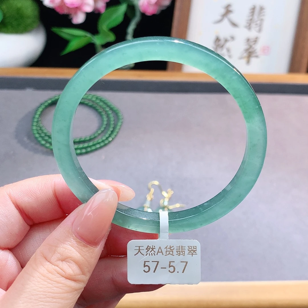 未镶嵌手镯（圆镯）翡翠