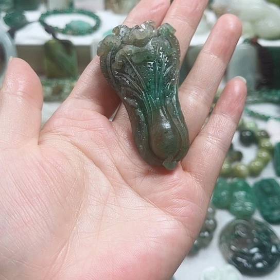 独山玉未镶嵌把件