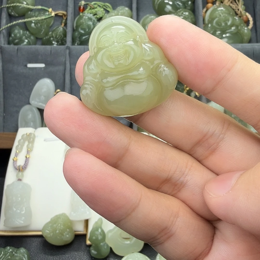 和田玉未镶嵌颈饰30mm佛公特价款微包容