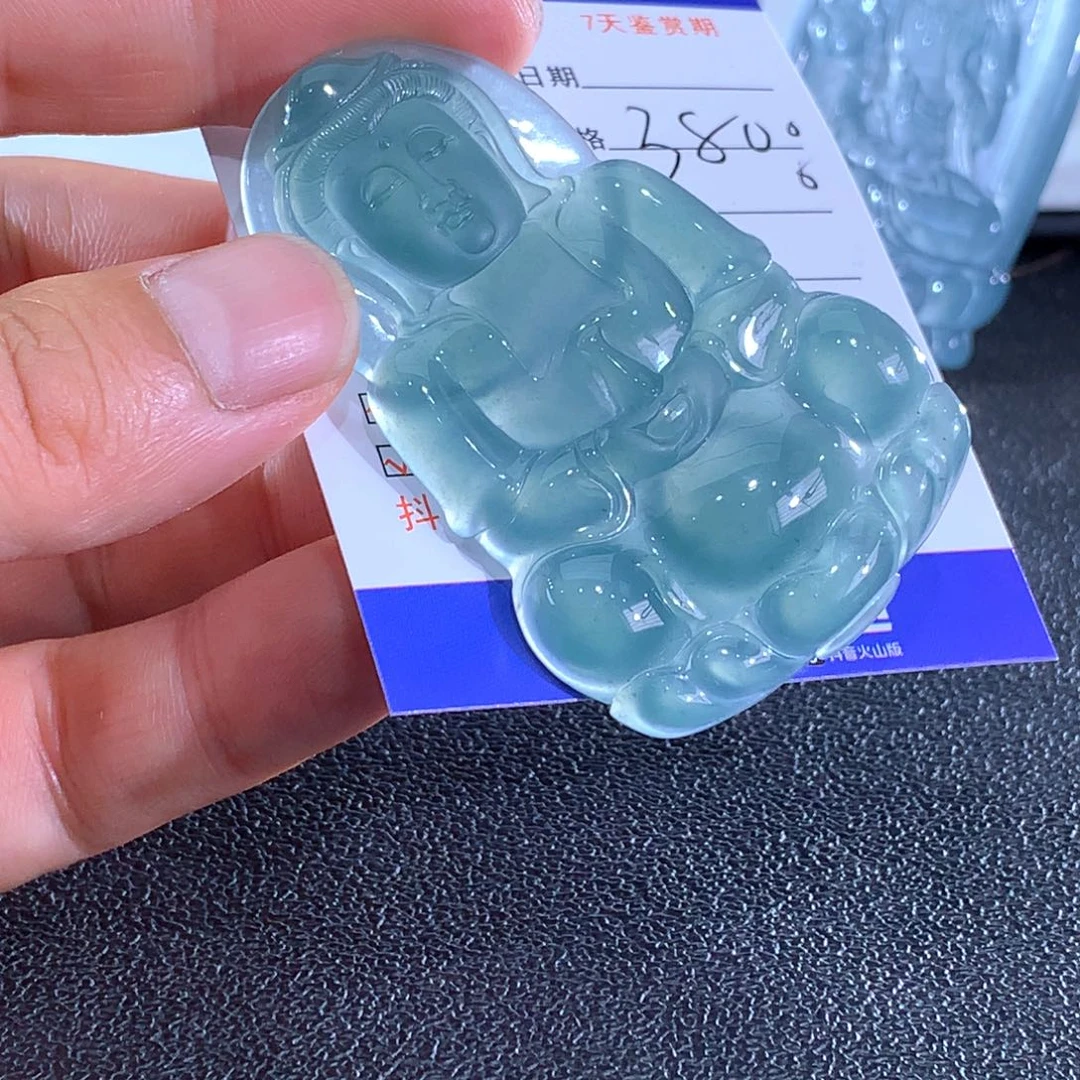 翡翠未镶嵌颈饰观音
