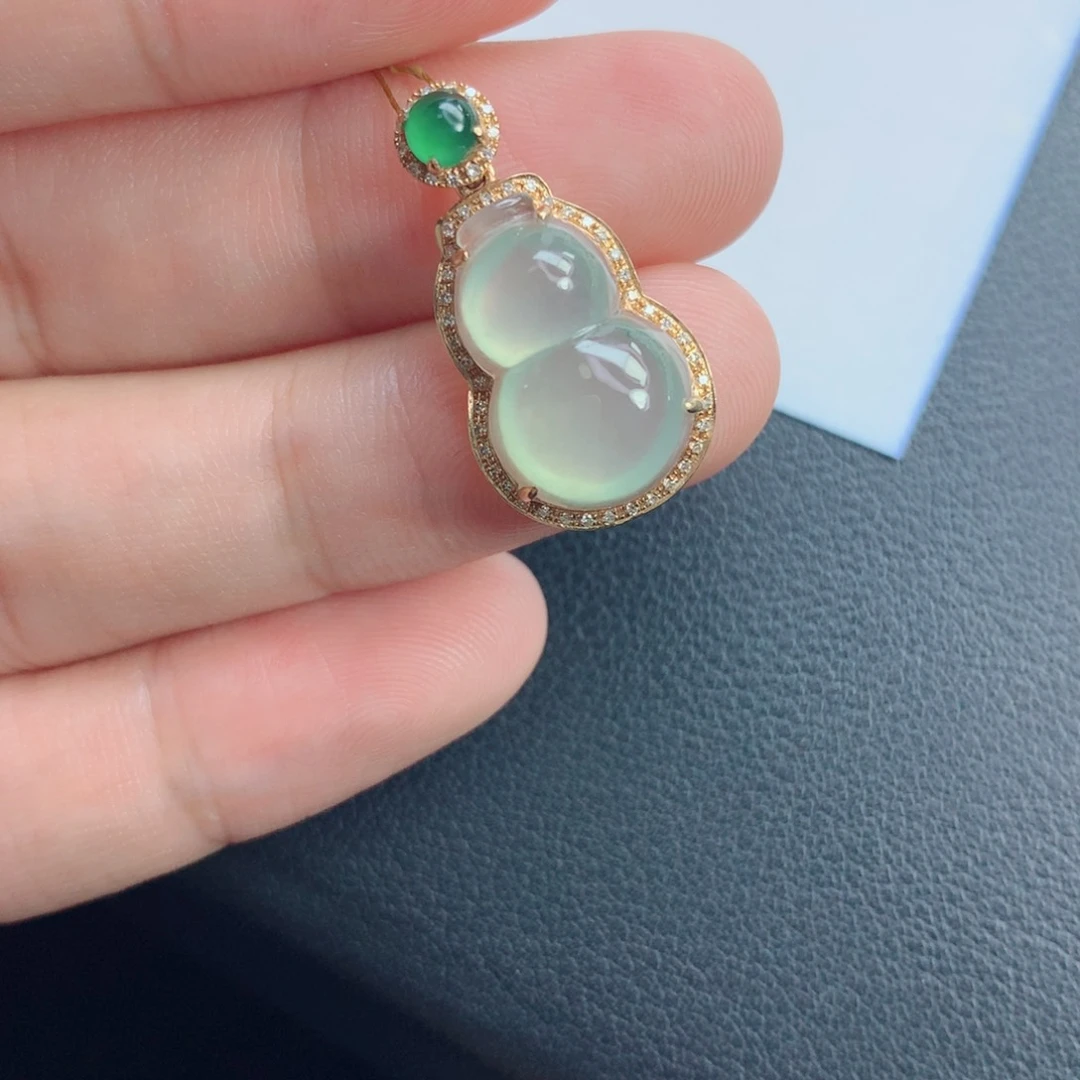 翡翠颈饰未镶嵌葫芦