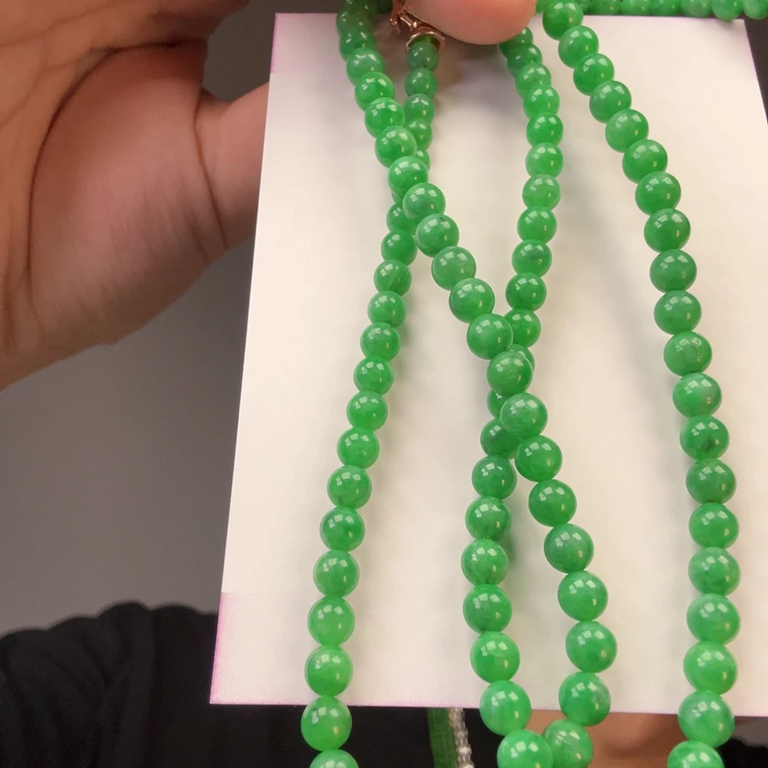 颈饰未镶嵌翡翠一件