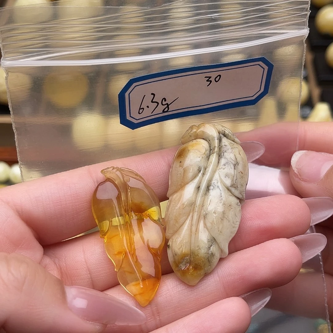 琥珀未镶嵌裸石蜜蜡雕刻叶子梦