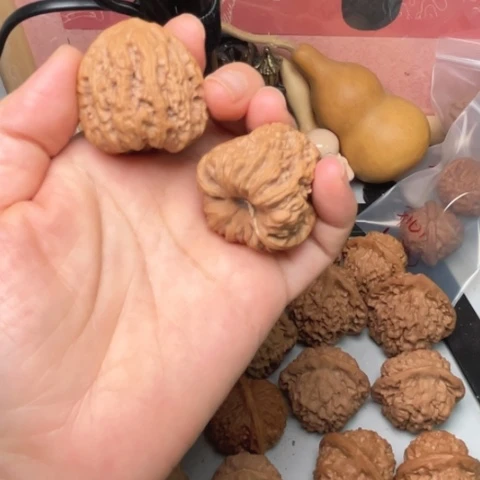 Q***1文玩核桃吊坠凹底