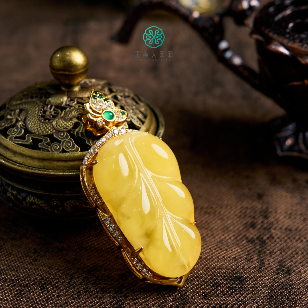 石惑珠宝-蜜蜡叶子吊坠约19*40mm