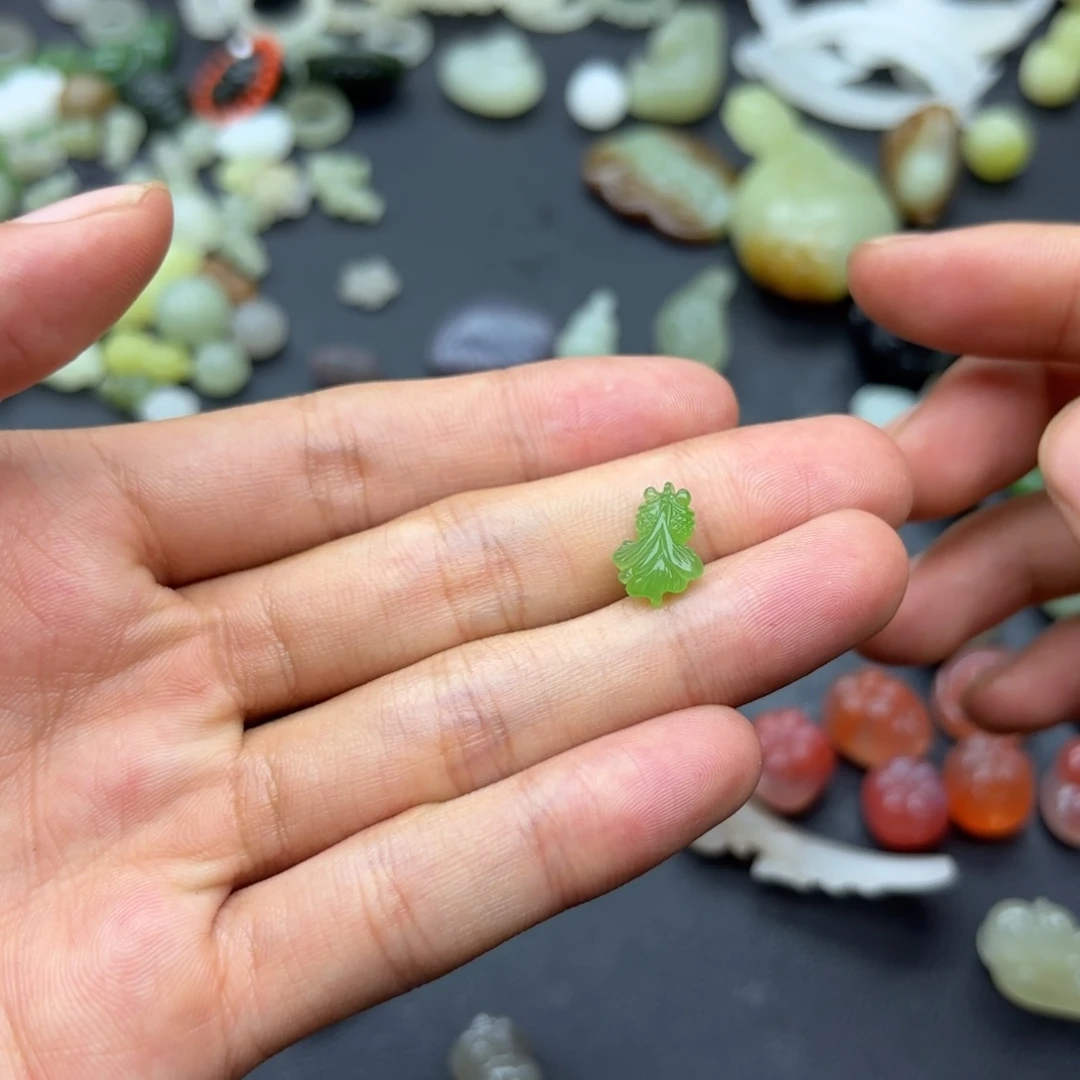 辛****和田玉未镶嵌颈饰