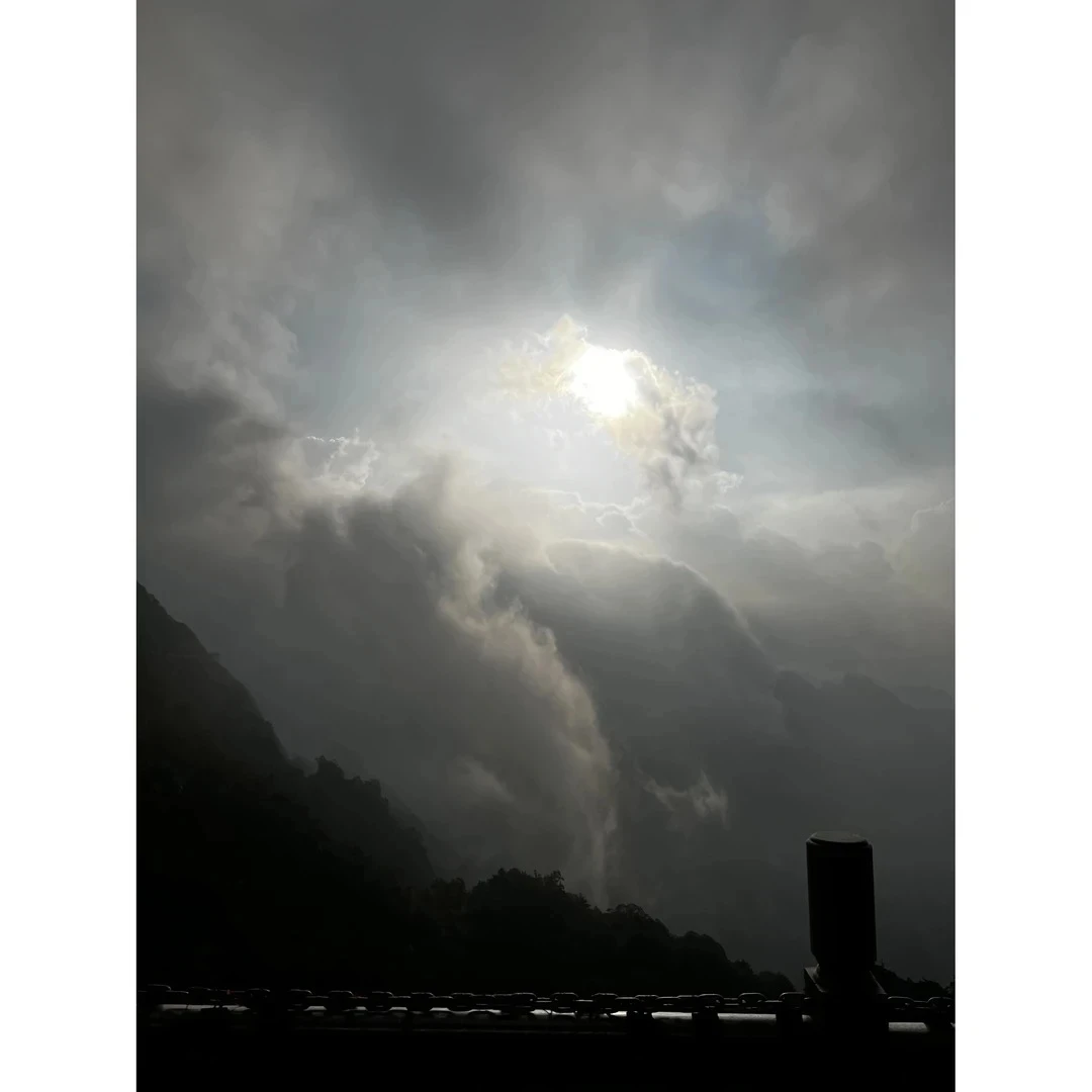 三层-主播手上拿的款式（黑白底）鞋子