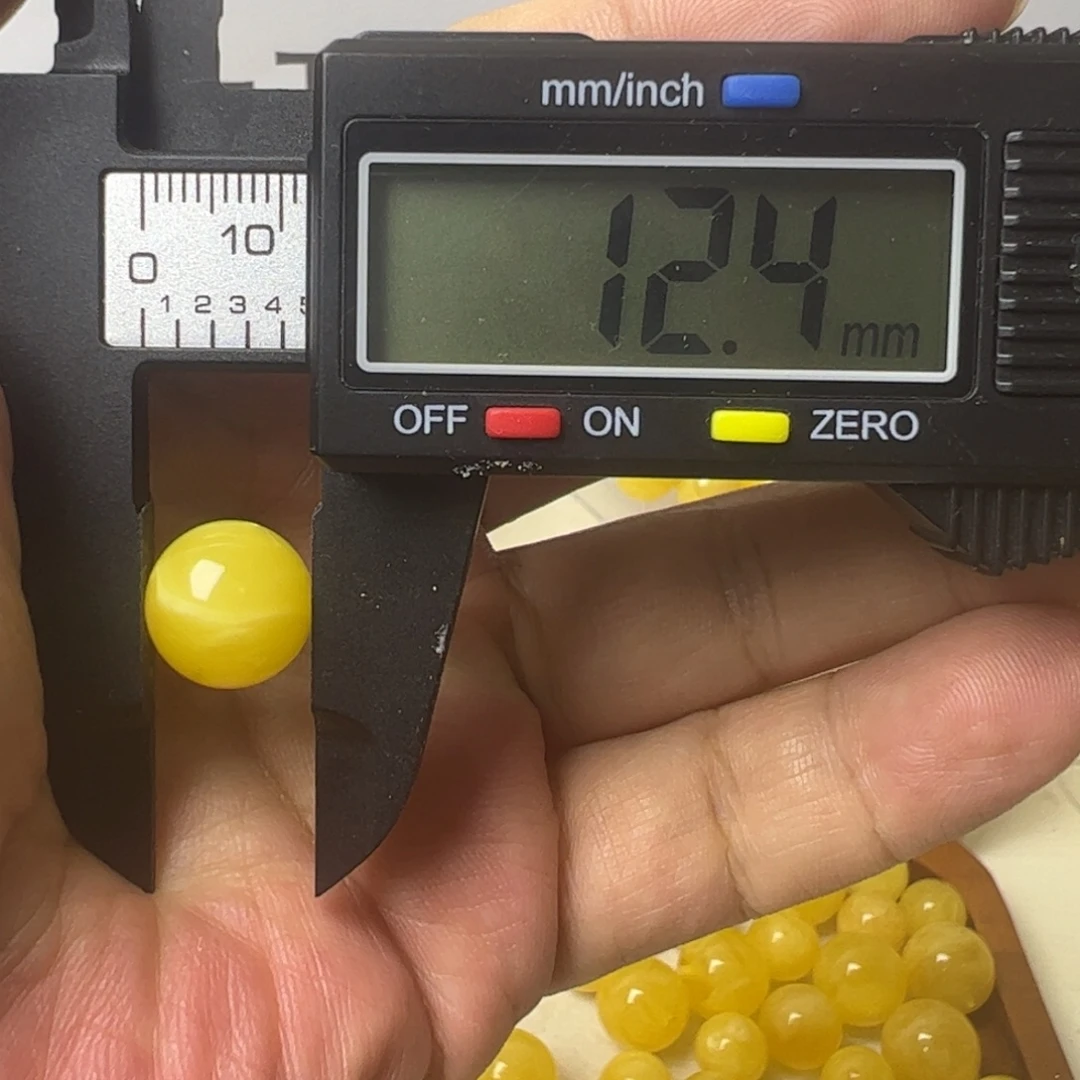 琥珀未镶嵌裸石微瑕单珠040