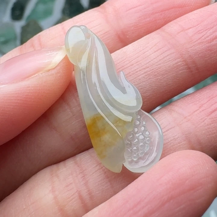 翡翠未镶嵌颈饰玉兰花