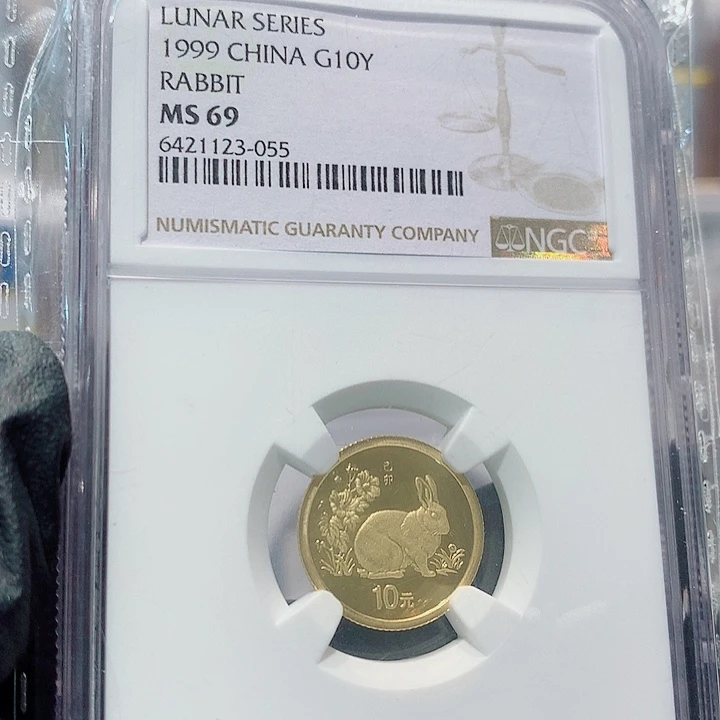 纯金99兔年1/10盎司金币69分