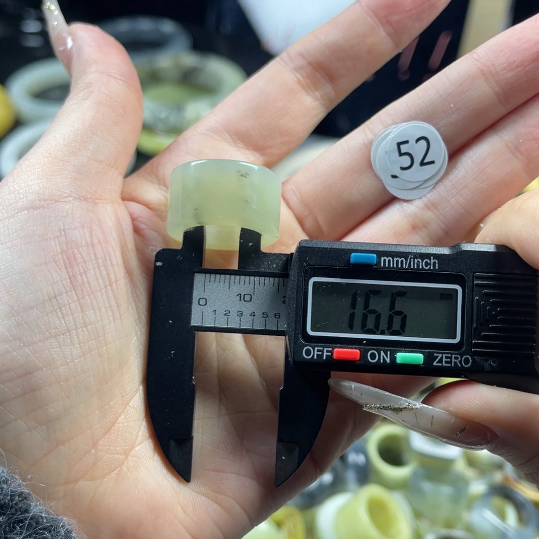 蛇纹石玉未镶嵌戒指