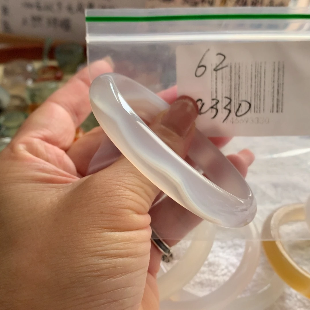 玛瑙/玉髓手镯未镶嵌微瑕62