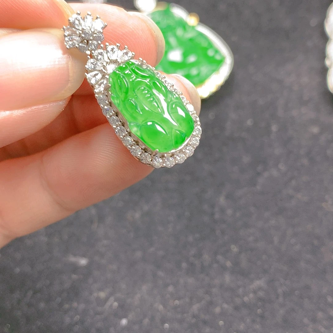 翡翠银S925镶嵌颈饰翡翠