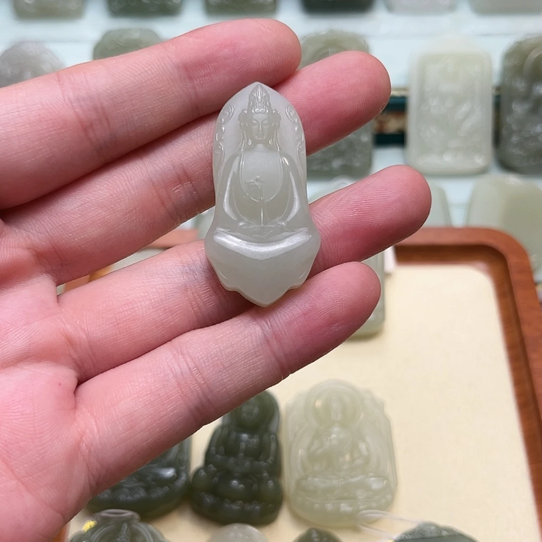 雄***翅和田玉未镶嵌颈饰