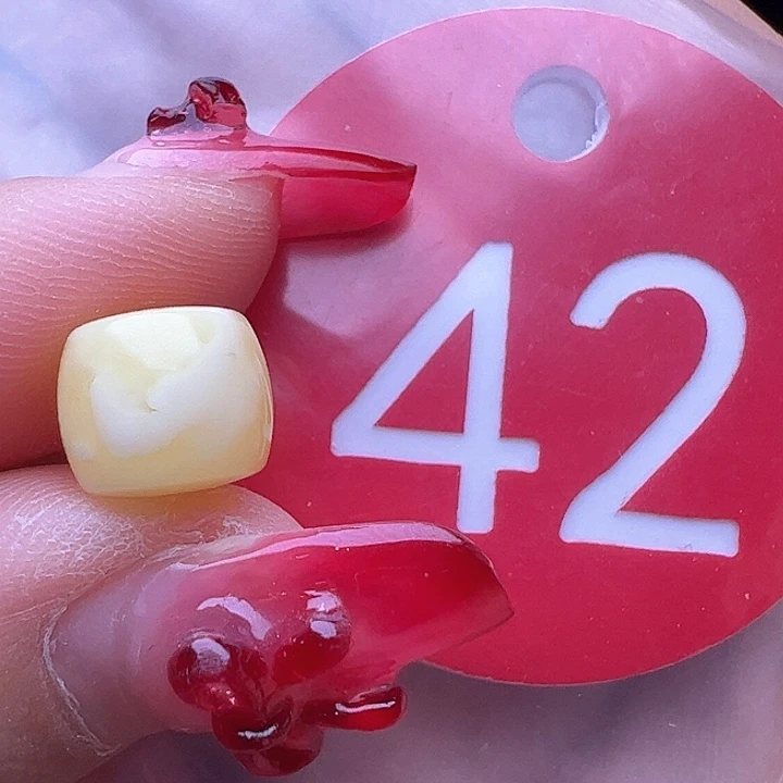 蜜蜡裸石未镶嵌赵*利8.6mm 直切