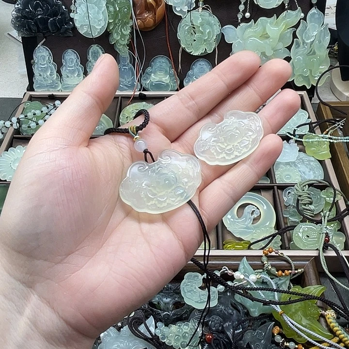 岫玉未镶嵌吊坠(赠链)