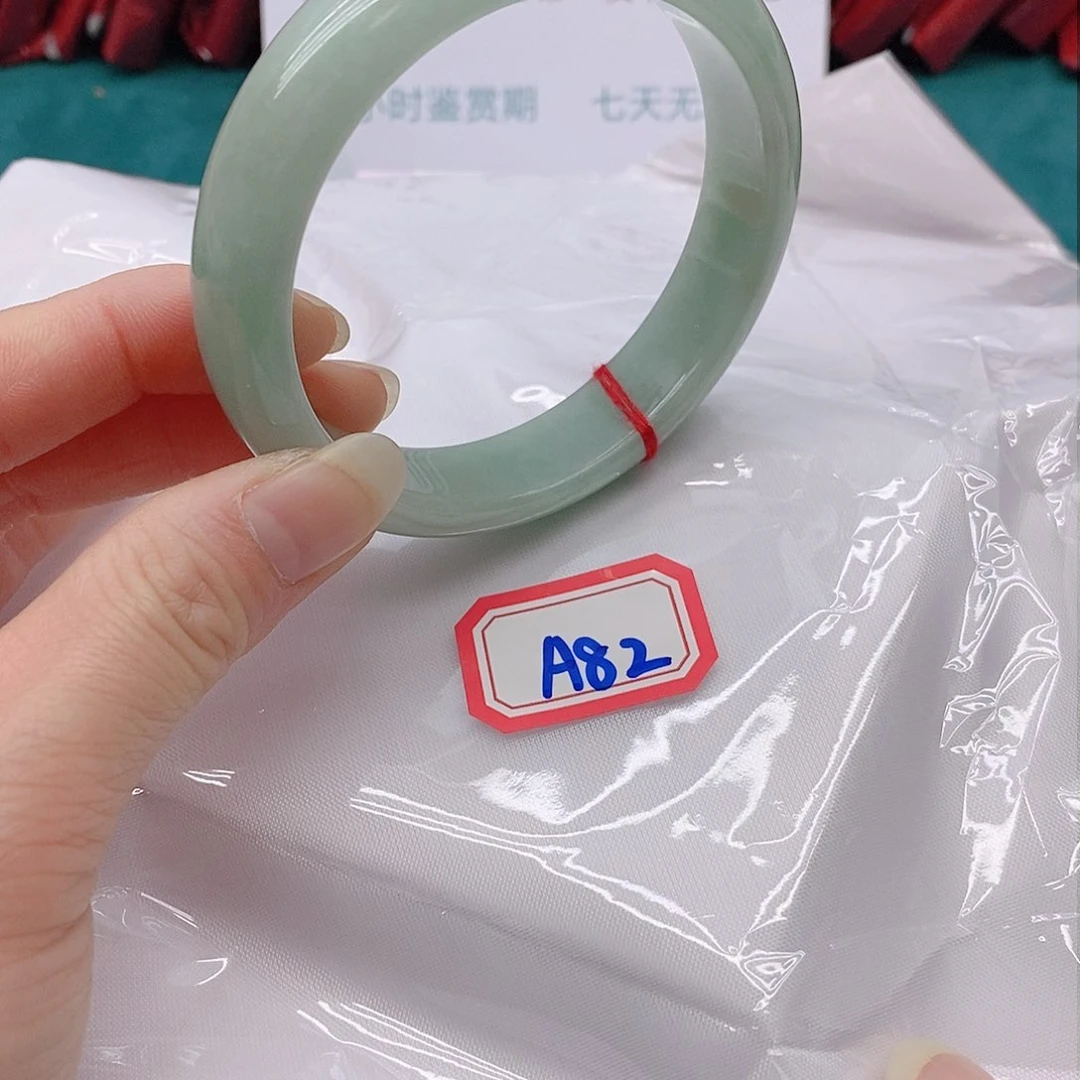 翡翠手镯未镶嵌留**间A82222222222