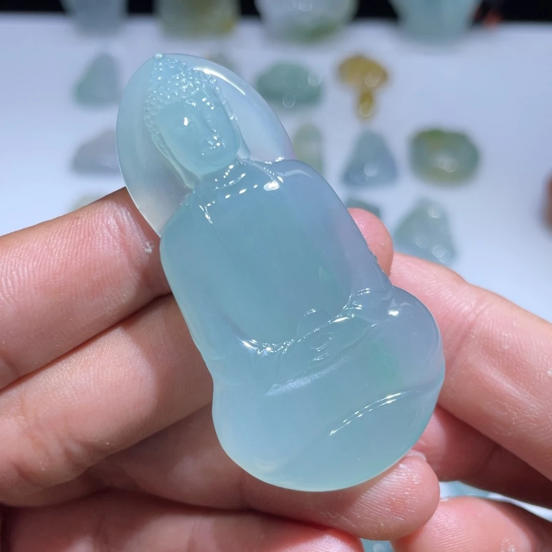 颈饰未镶嵌翡翠素衣佛